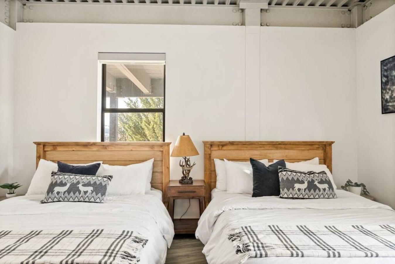 Steel Pine Lodge A Rustic Mountain Retreat Views Baldwin Lake 외부 사진